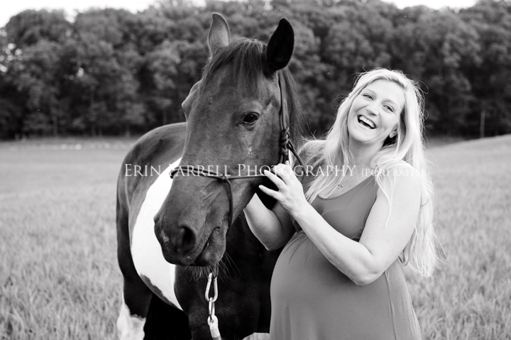 delaware maternity photographer horse barn